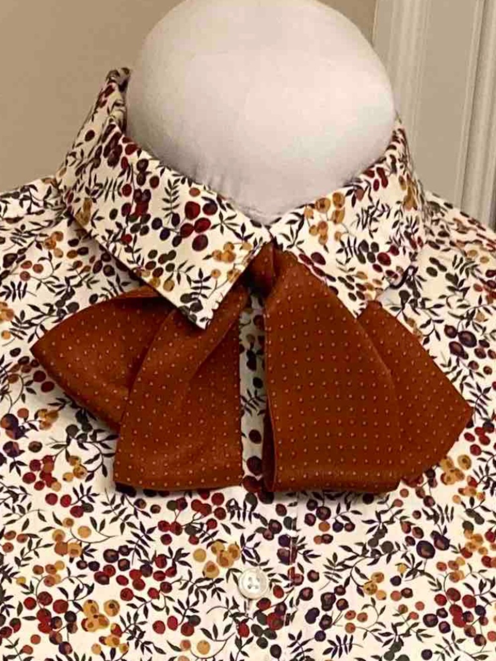 Women's bow tie